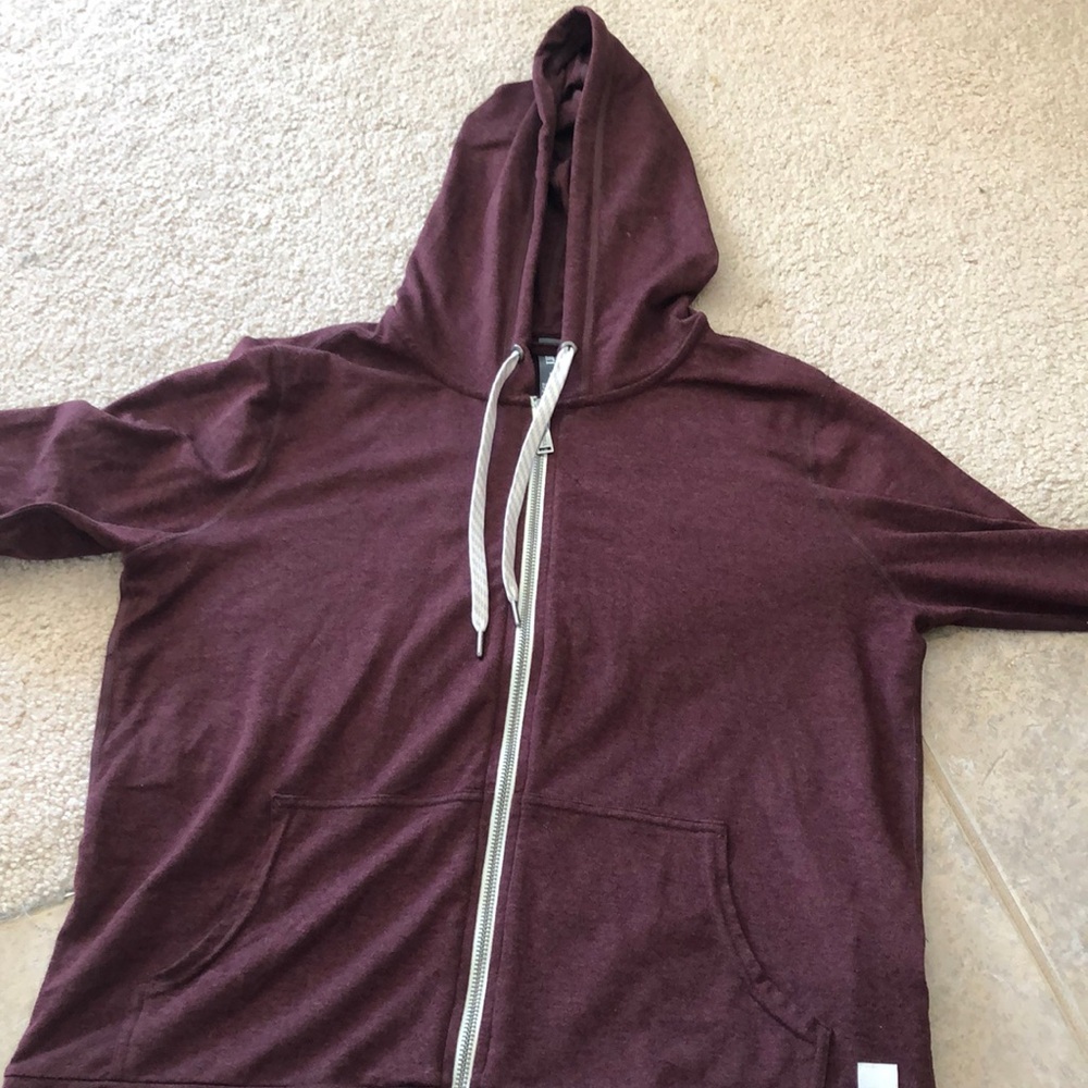 Vuori halo performance knit hoodie. Women’s small. Elderberry Heather. EUC.